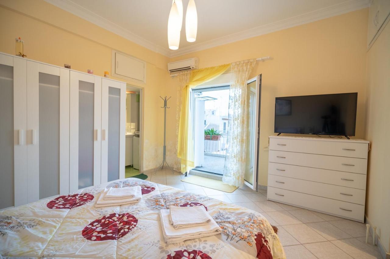 Attica Train Station 1 Bedroom 4 Pers Apartment Athena Bagian luar foto