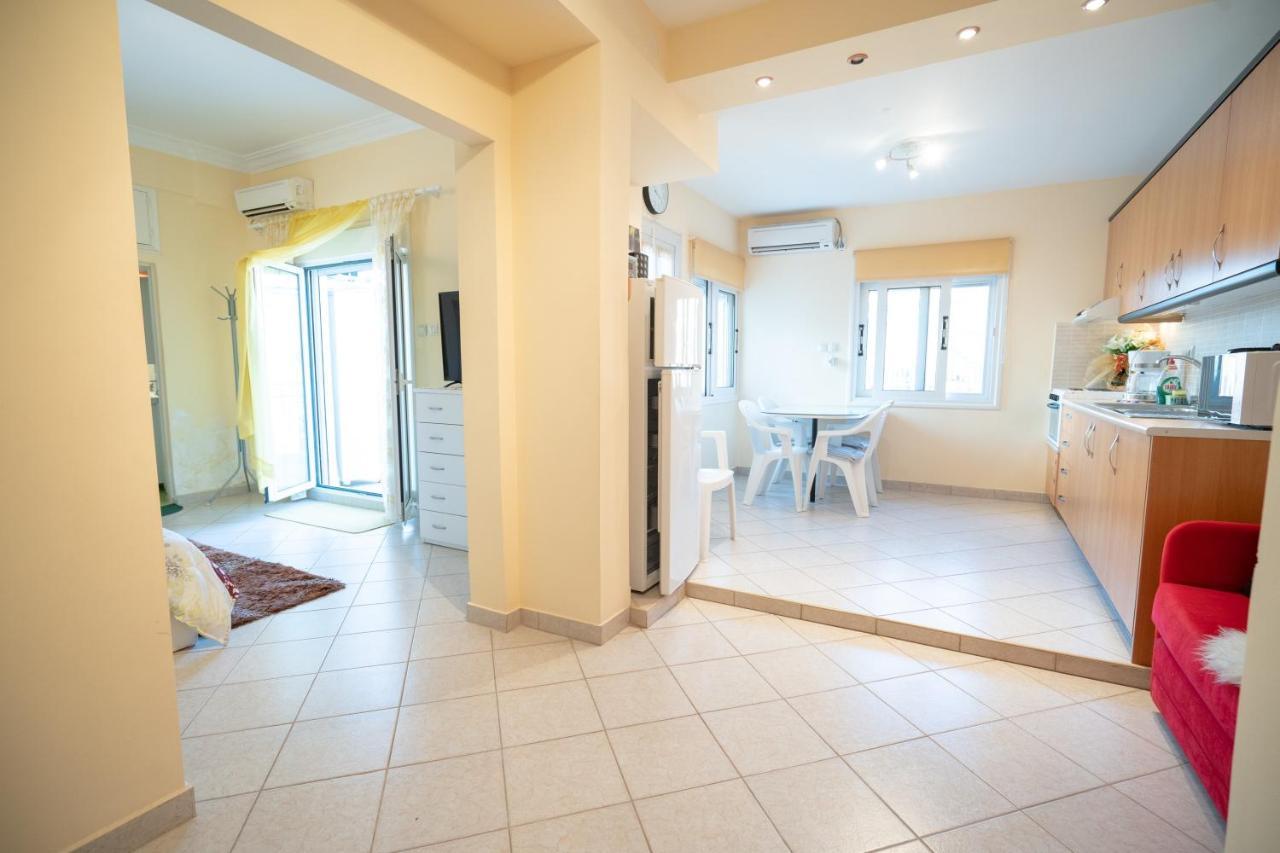 Attica Train Station 1 Bedroom 4 Pers Apartment Athena Bagian luar foto